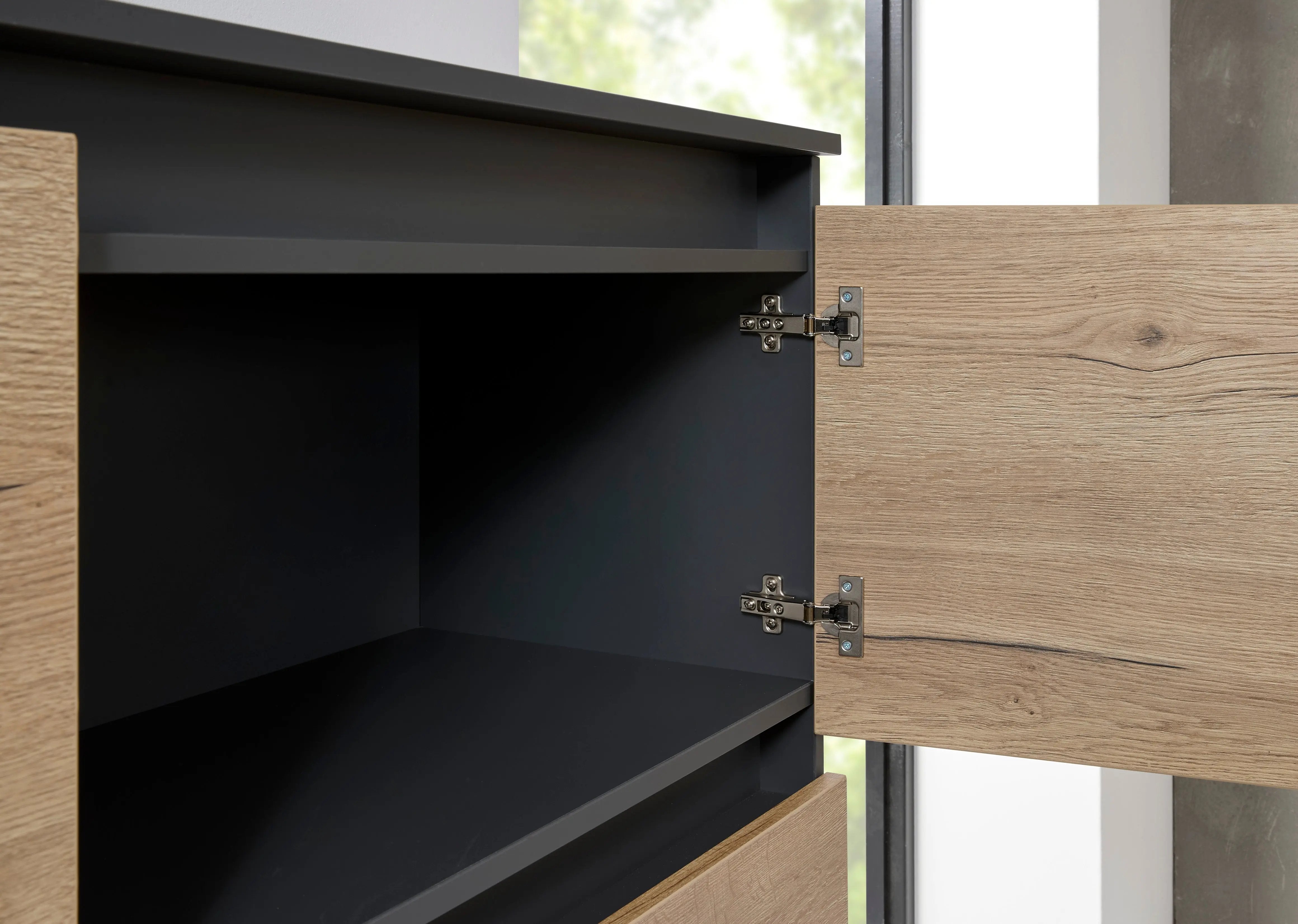 Eksklusivt højskab – eksklusiv opbevaring til kontoret Aoke Lounge og opbevaring